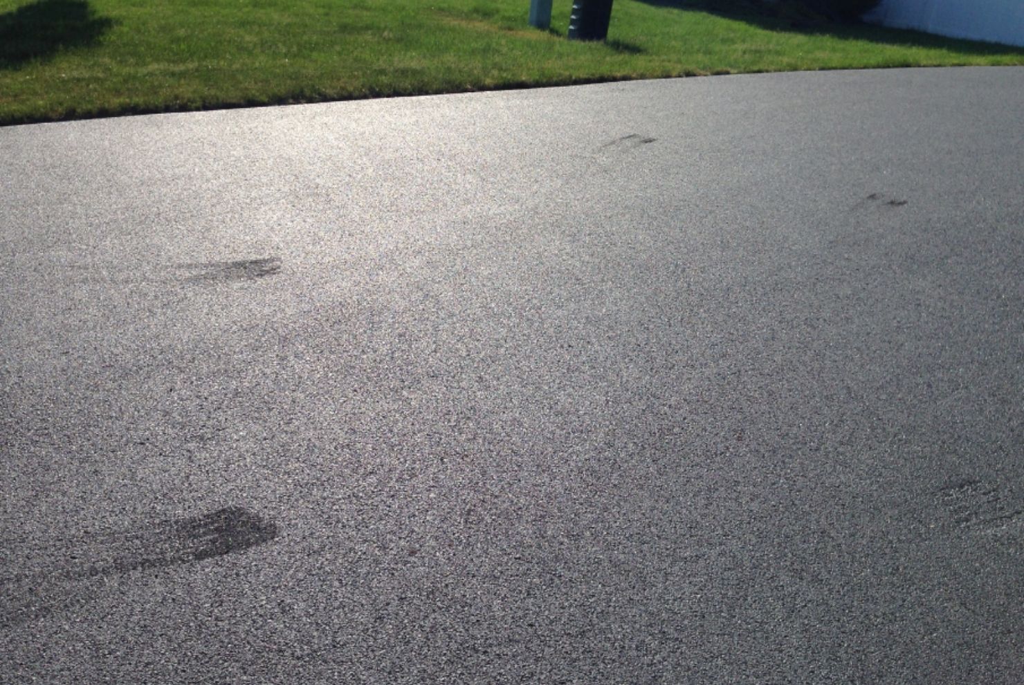 2 Car Scuff Marks on Tarmac / Asphalt Drive