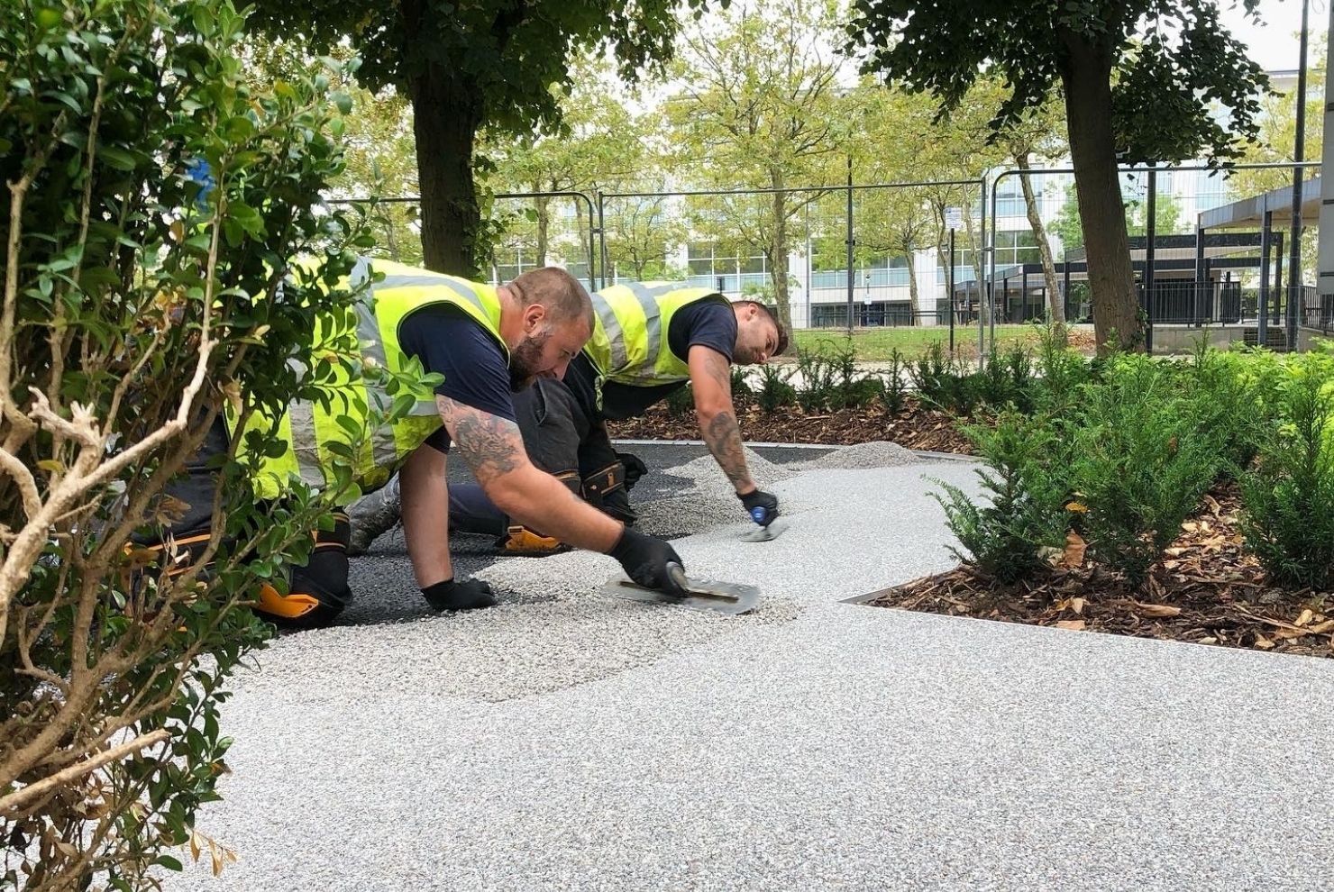 Laying Resin Bound Surfacing